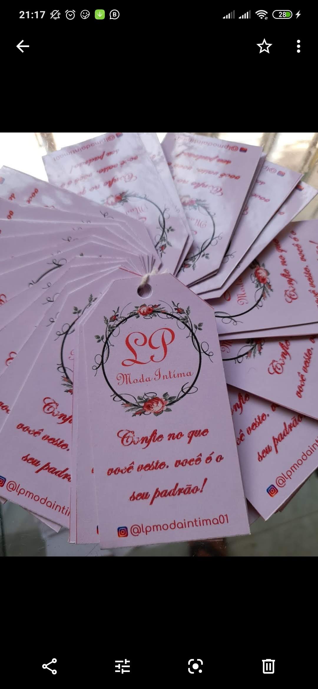 Tags rosas personalizadas para uma marca de moda íntima